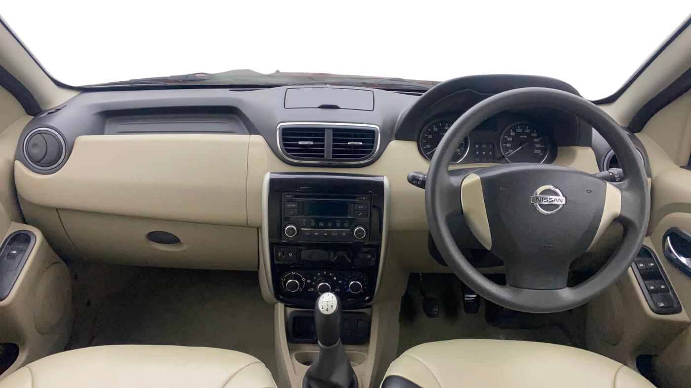 2014 Nissan Terrano XL (P), Petrol, Manual, 1,24,832 km, Dashboard