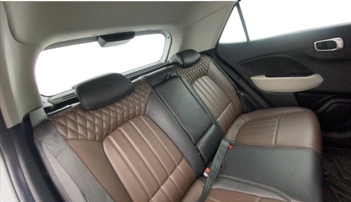 2023 Hyundai VENUE SX (O) 1.0 TURBO DCT, Petrol, Automatic, 43,845 km, Right Side Rear Door Cabin