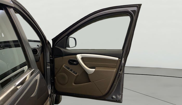 2018 Renault Duster RXS PETROL, Petrol, Manual, 40,570 km, RHS Front Door