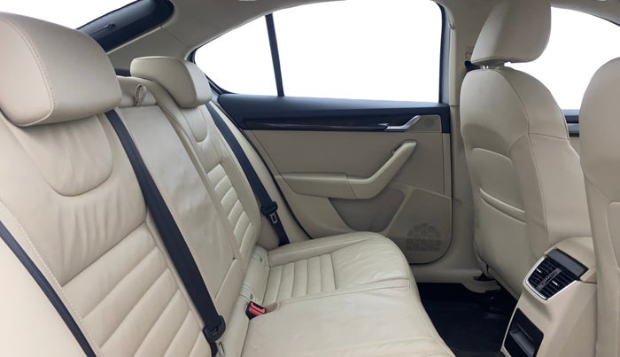 2015 Skoda Octavia ELEGANCE 1.8 TSI AT, Petrol, Automatic, 67,632 km, Right Side Rear Door Cabin