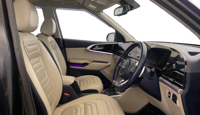 2022 KIA CARENS LUXURY PLUS 1.5 DIESEL AT 7 STR, Diesel, Automatic, 67,767 km, Right Side Front Door Cabin