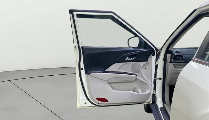 2022 Mahindra XUV300 W8 (O) 1.2 PETROL, Petrol, Manual, 73,373 km, LHS Front Door