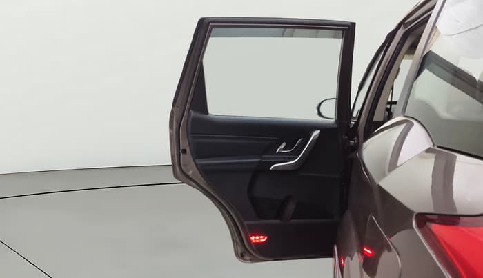2018 Mahindra XUV500 W11, Diesel, Manual, 68,288 km, LHS Rear Door