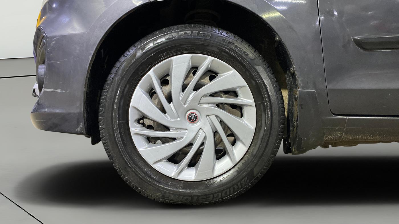 2016 Maruti Ertiga VDI SHVS, Diesel, Manual, 80,219 km, Left Front Wheel