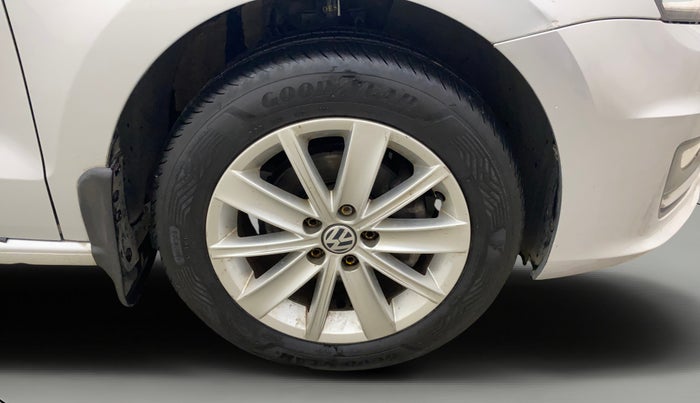 2016 Volkswagen Vento HIGHLINE PETROL AT, Petrol, Automatic, 52,937 km, Right Front Wheel