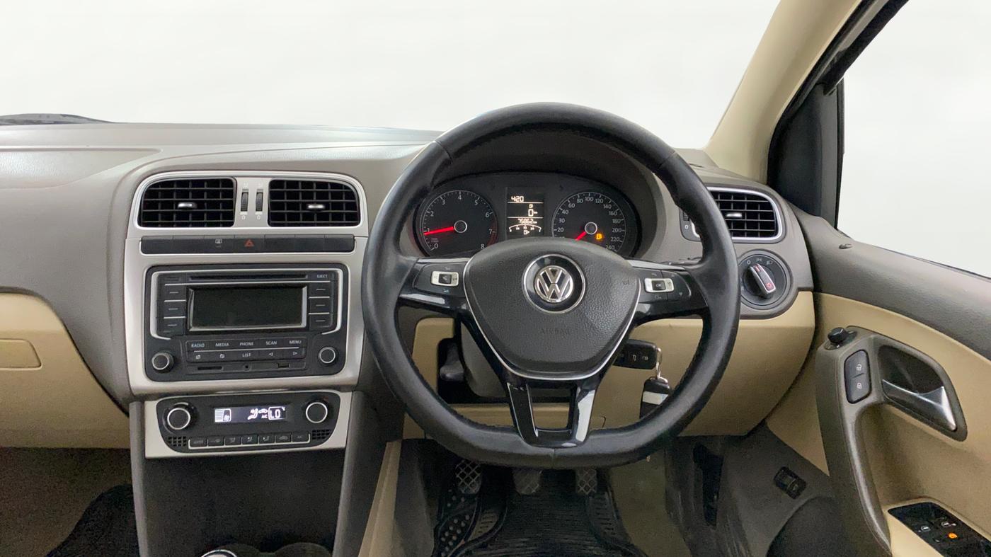 2015 Volkswagen Vento HIGHLINE 1.6 MPI, Petrol, Manual, 75,607 km, Steering Wheel Close Up