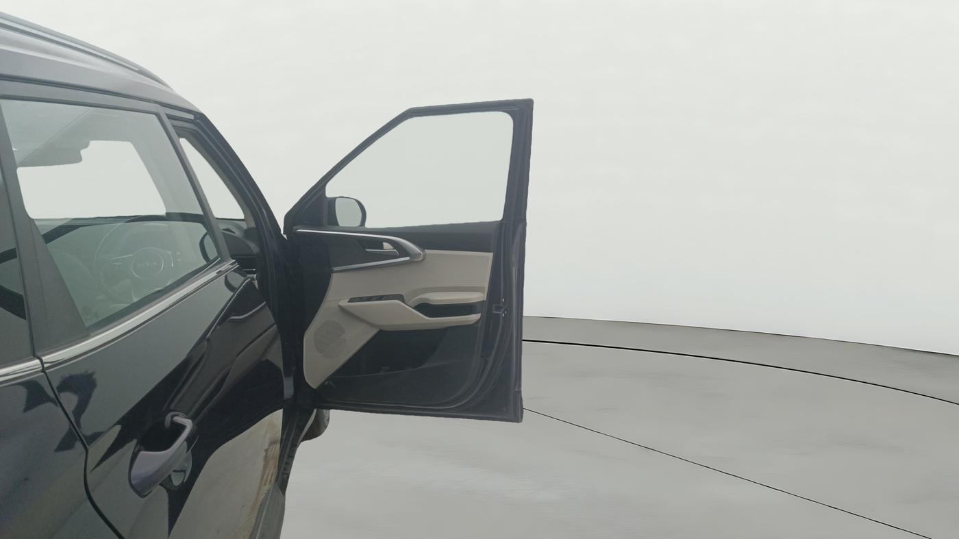 2023 KIA CARENS PRESTIGE PLUS 1.5 PETROL DCT 7 STR, Petrol, Automatic, 15,577 km, RHS Front Door