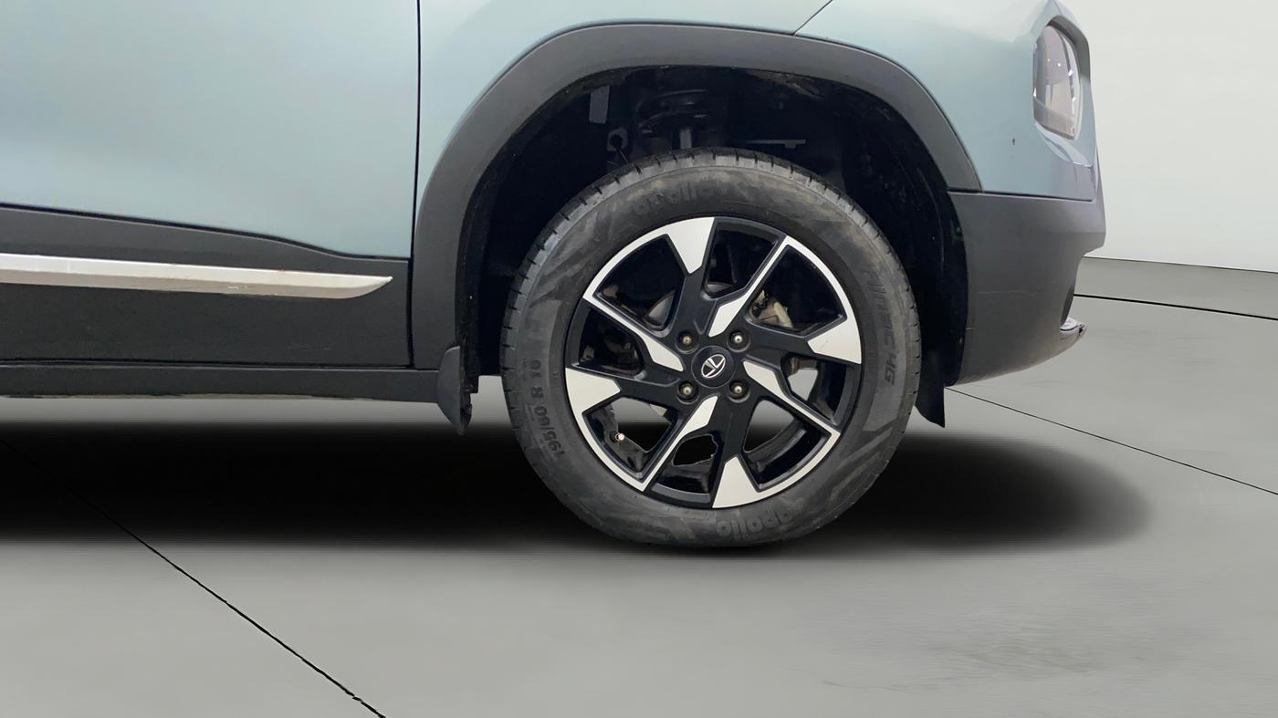2023 Tata PUNCH ACCOMPLISHED DAZZLE CAMO MT, Petrol, Manual, 40,387 km, Right Front Wheel