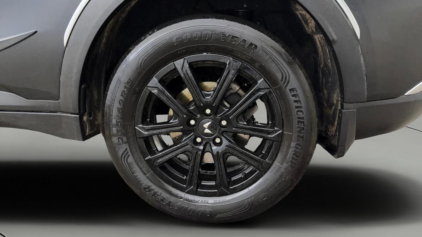 2024 Mahindra XUV700 AX 7 Luxury Pack Petrol AT 6 STR, Petrol, Automatic, 32,191 km, Left Rear Wheel