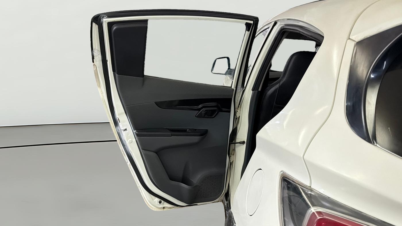 2019 Mahindra KUV 100 NXT K4+ P 6 STR, Petrol, Manual, 47,786 km, LHS Rear Door
