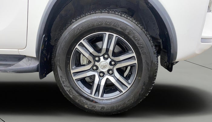 2024 Toyota Fortuner 4X2 MT 2.7 PETROL, Petrol, Manual, 22,651 km, Right Front Wheel