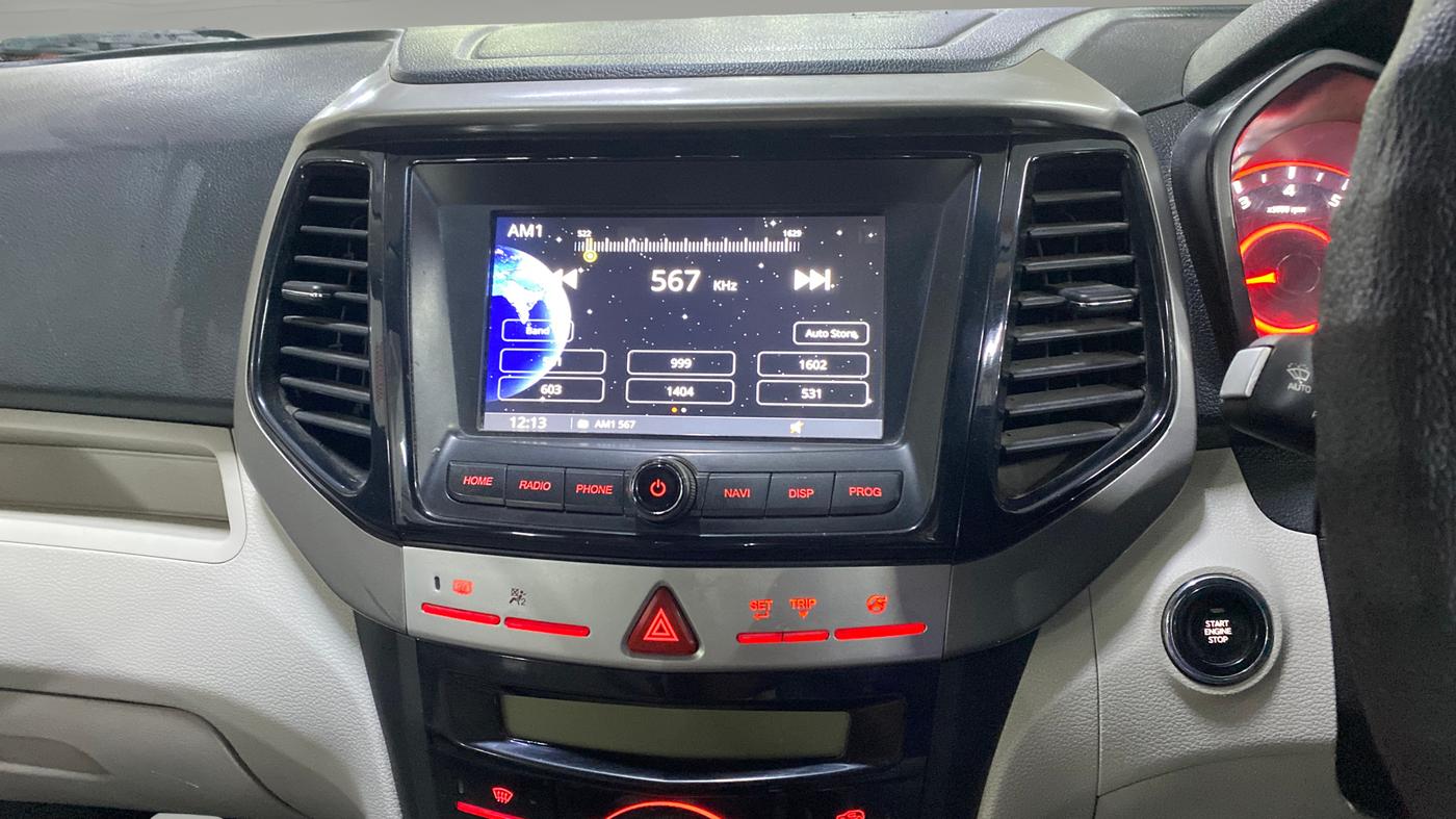 2022 Mahindra XUV300 W8 (O) 1.2 PETROL, Petrol, Manual, 73,394 km, Air Conditioner