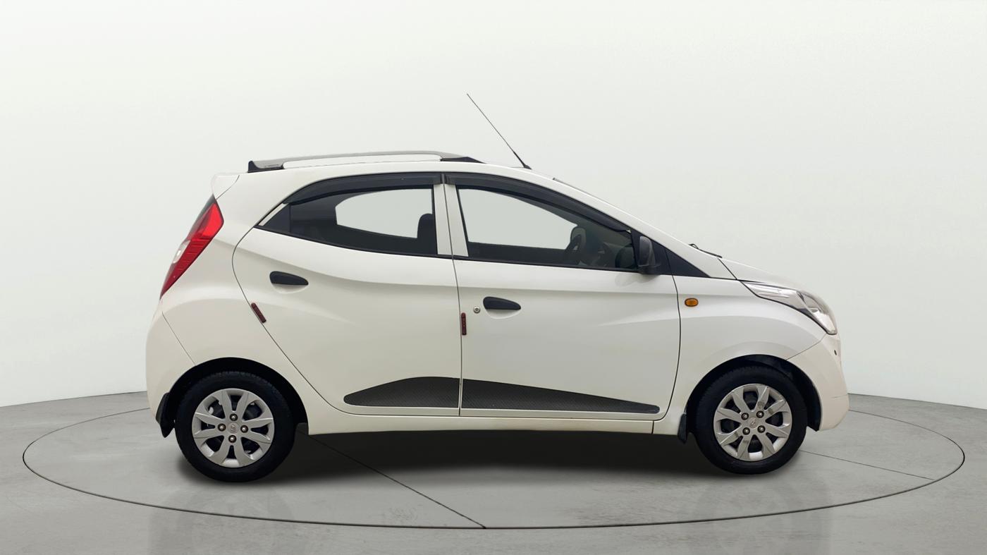 2017 Hyundai Eon MAGNA +, Petrol, Manual, 62,400 km, Right Side View