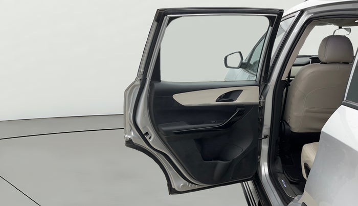 2022 Mahindra XUV700 AX 5 D AT 7 STR, Diesel, Automatic, 65,725 km, LHS Rear Door