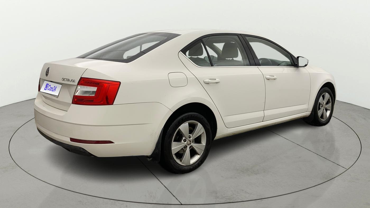 2019 Skoda Octavia STYLE 1.4 TSI, Petrol, Manual, 1,07,990 km, Right Back Diagonal