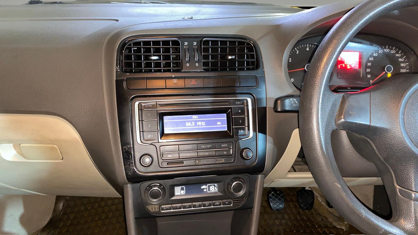 2013 Volkswagen Vento COMFORTLINE 1.6, Petrol, Manual, 83,663 km, Air Conditioner
