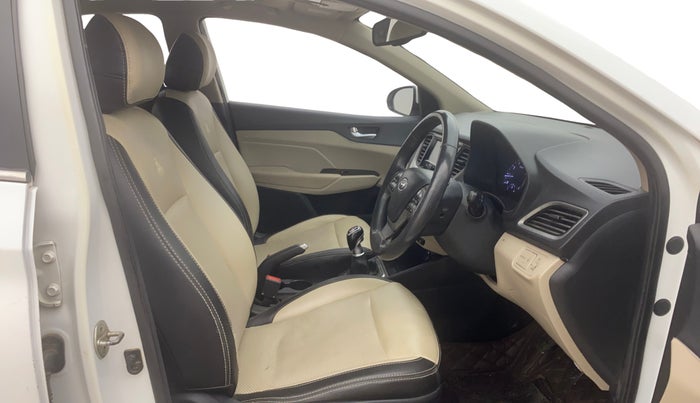 2019 Hyundai Verna 1.6 VTVT SX O, Petrol, Manual, 1,04,110 km, Right Side Front Door Cabin