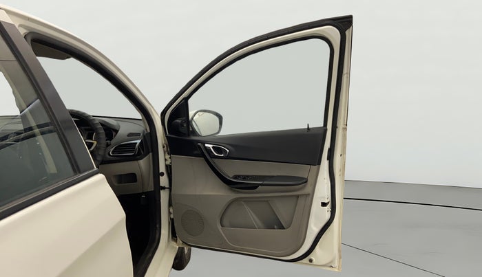 2017 Tata Tiago XZ PETROL, Petrol, Manual, 99,110 km, RHS Front Door