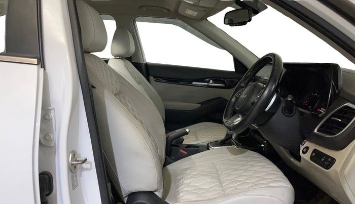 2022 KIA SELTOS HTX 1.5 DIESEL AT, Diesel, Automatic, 77,775 km, Right Side Front Door Cabin