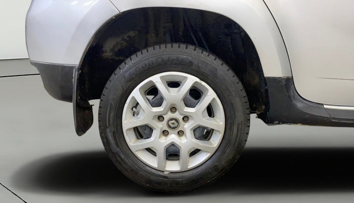 2017 Renault Duster RXE 1.6 PETROL, Petrol, Manual, 61,158 km, Right Rear Wheel