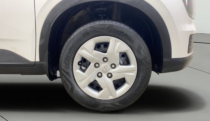 2022 Hyundai VENUE SX 1.2 PETROL, Petrol, Manual, 33,900 km, Right Front Wheel