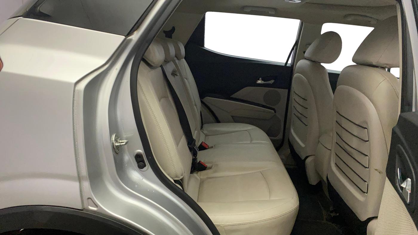 2020 Mahindra XUV300 W8 (O) 1.2 PETROL, Petrol, Manual, 91,363 km, Right Side Rear Door Cabin