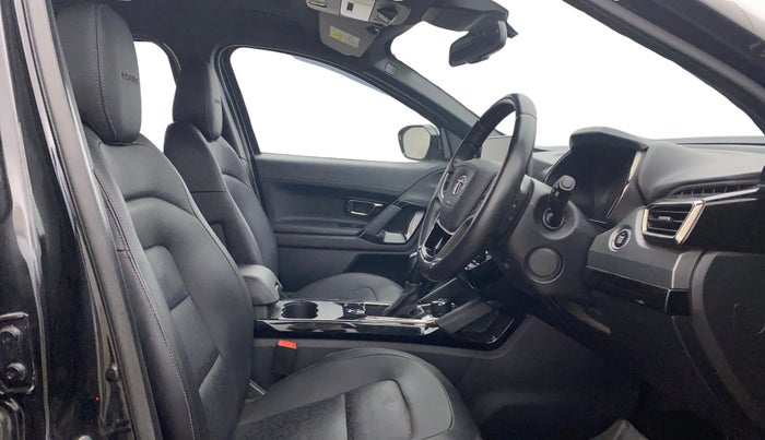 2023 Tata Safari XZA PLUS O DARK EDITION, Diesel, Automatic, 34,482 km, Right Side Front Door Cabin