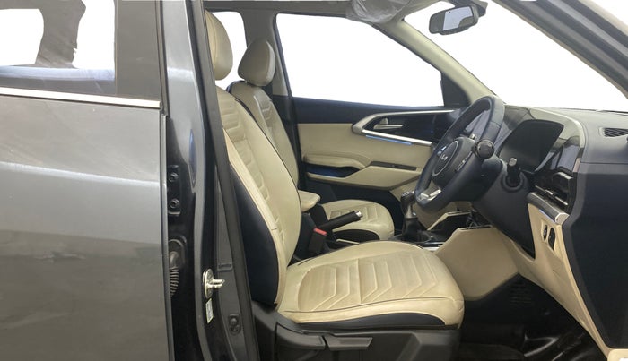 2022 KIA CARENS LUXURY PLUS 1.4 PETROL 7 STR, Petrol, Manual, 44,222 km, Right Side Front Door Cabin