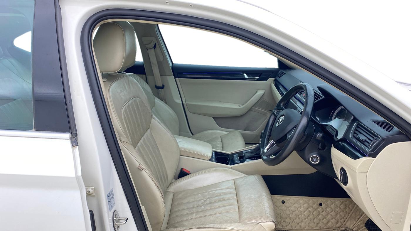 2016 Skoda Superb L&K 1.8 TSI AT, Petrol, Automatic, 50,102 km, Right Side Front Door Cabin