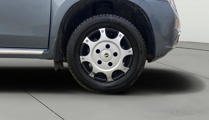 2016 Nissan Terrano XL (P), Petrol, Manual, 83,888 km, Right Front Wheel