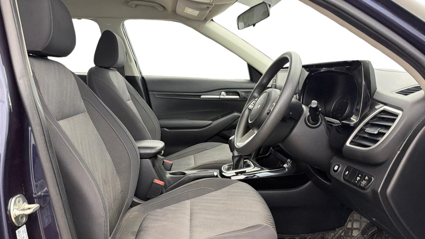 2022 KIA SELTOS HTK PLUS 1.5 DIESEL, Diesel, Manual, 35,143 km, Right Side Front Door Cabin