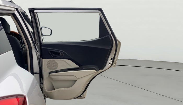 2019 Mahindra XUV300 W6 1.2 PETROL, Petrol, Manual, 36,925 km, RHS Rear Door