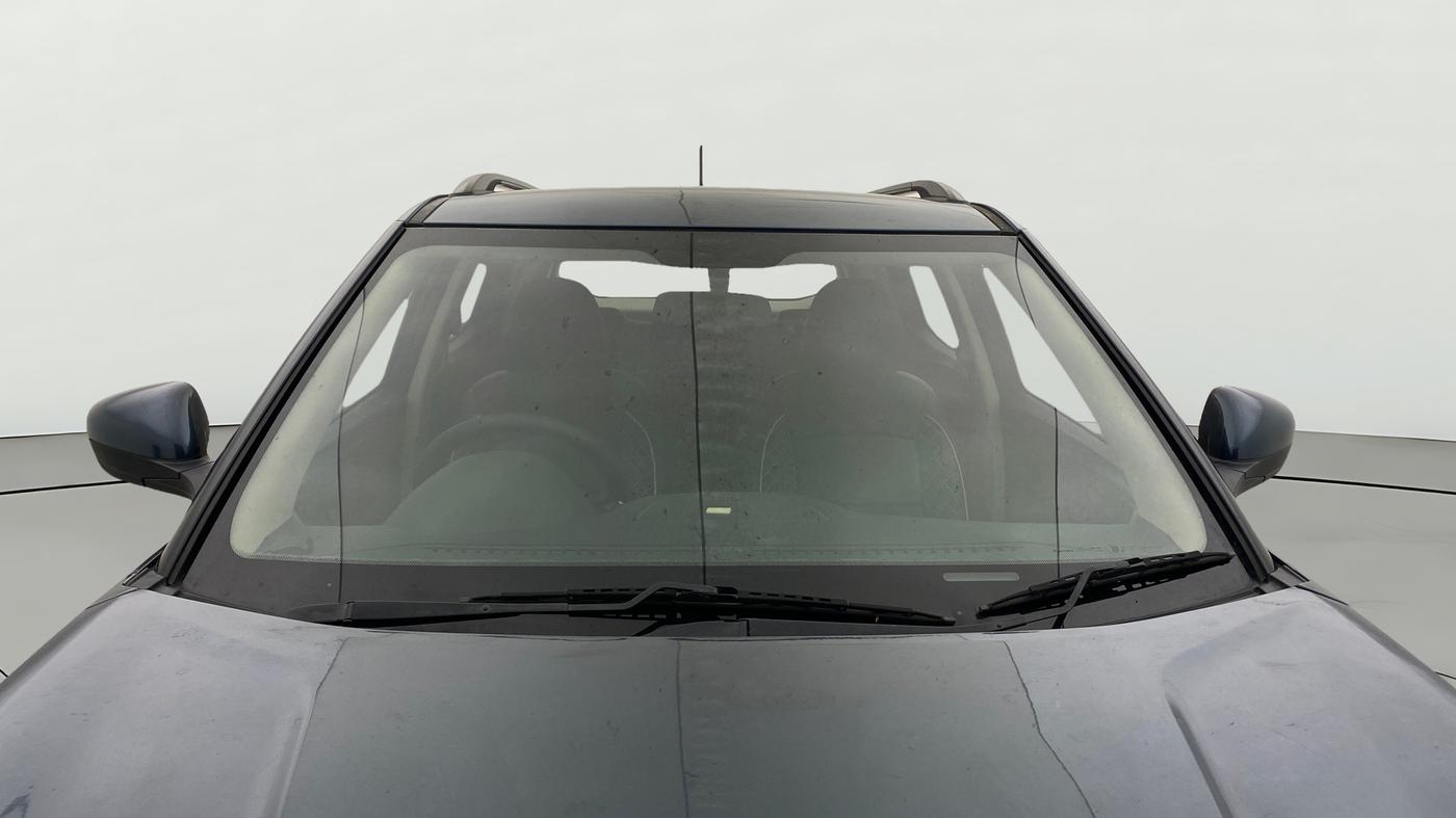 2022 Mahindra XUV300 W6 1.2 PETROL, Petrol, Manual, 42,653 km, Front Windshield
