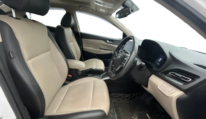 2022 Hyundai Verna SX (O) 1.5 VTVT IVT, Petrol, Automatic, 42,753 km, Right Side Front Door Cabin