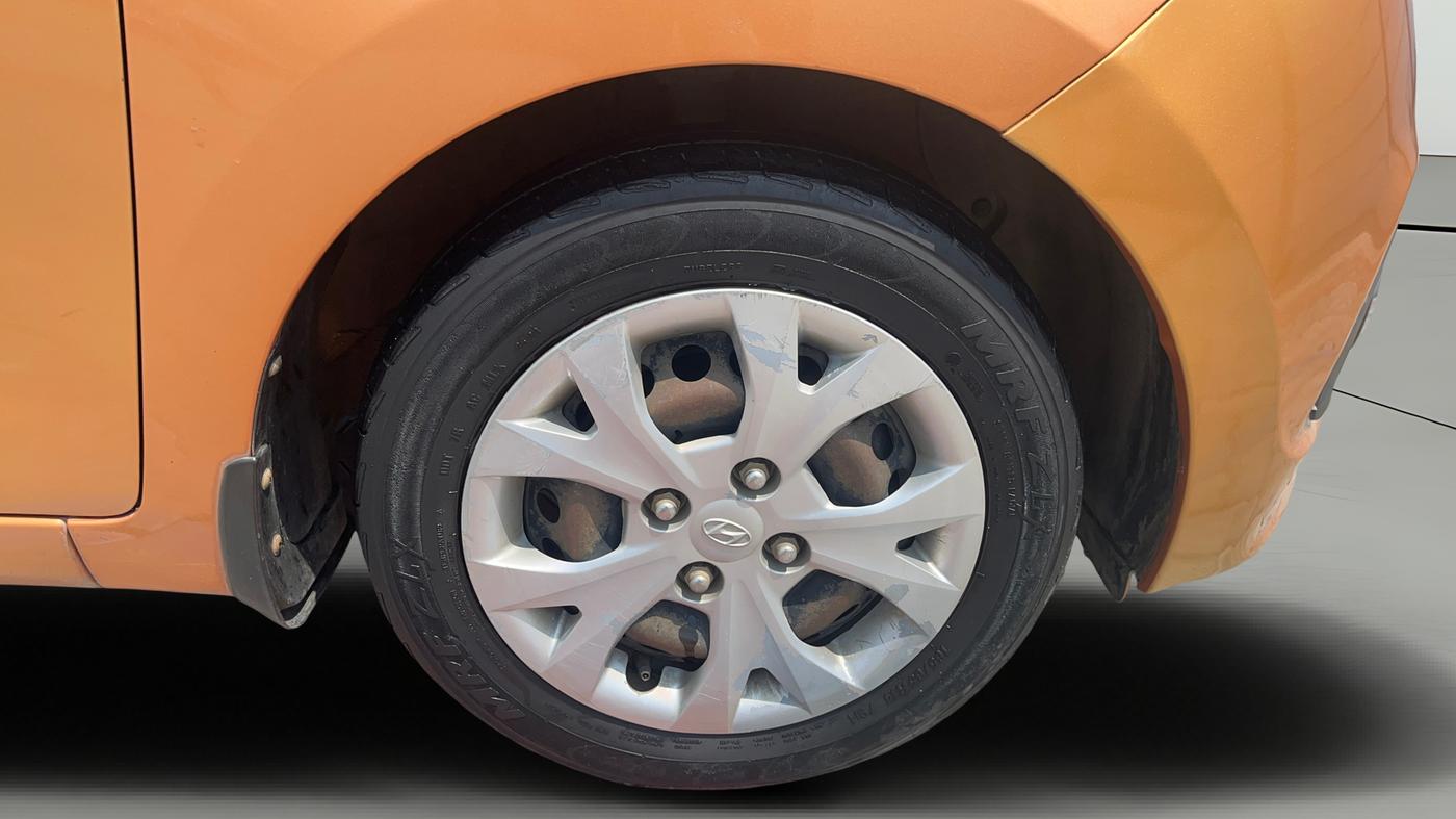 2016 Hyundai Grand i10 MAGNA AT 1.2 KAPPA VTVT, Petrol, Automatic, 89,252 km, Right Front Wheel