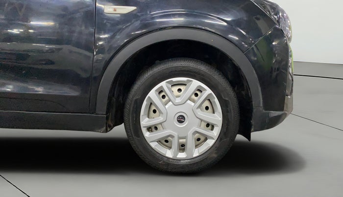 2022 Mahindra XUV300 W4 1.2 PETROL, Petrol, Manual, 26,197 km, Right Front Wheel