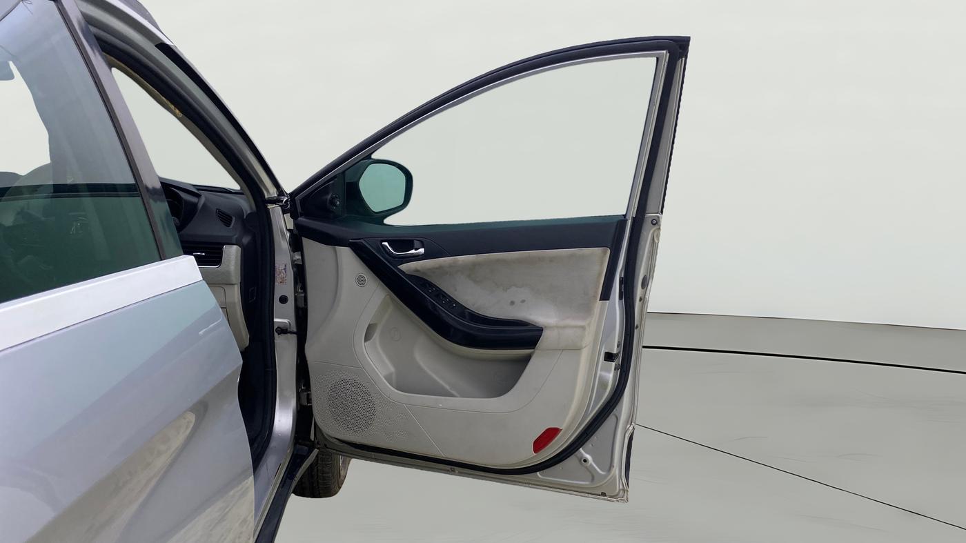 2020 Tata NEXON XZA PLUS PETROL, Petrol, Automatic, 1,27,344 km, RHS Front Door