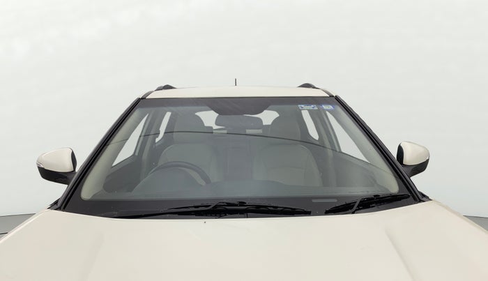 2022 Mahindra XUV300 W8 (O) 1.5 DIESEL, Diesel, Manual, 53,875 km, Front Windshield