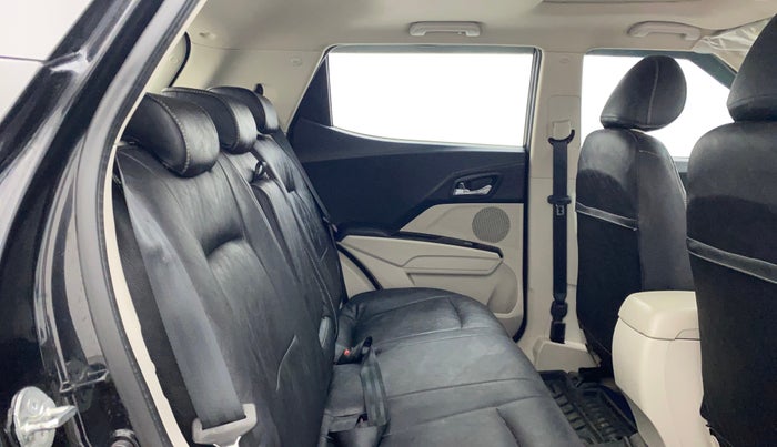 2022 Mahindra XUV300 W8 (O) 1.5 DIESEL, Diesel, Manual, 23,722 km, Right Side Rear Door Cabin