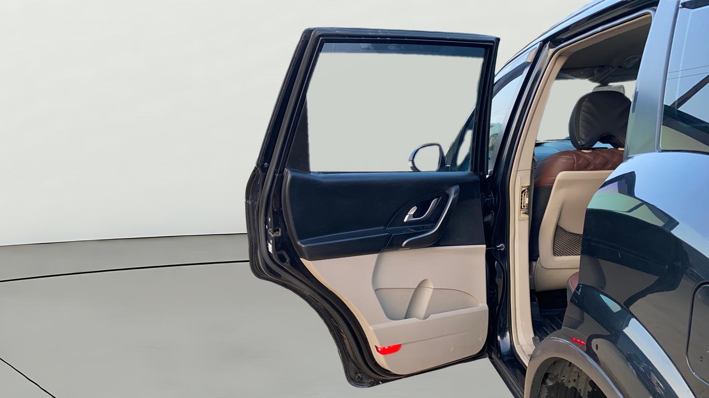 2016 Mahindra XUV500 W8, Diesel, Manual, 83,424 km, LHS Rear Door