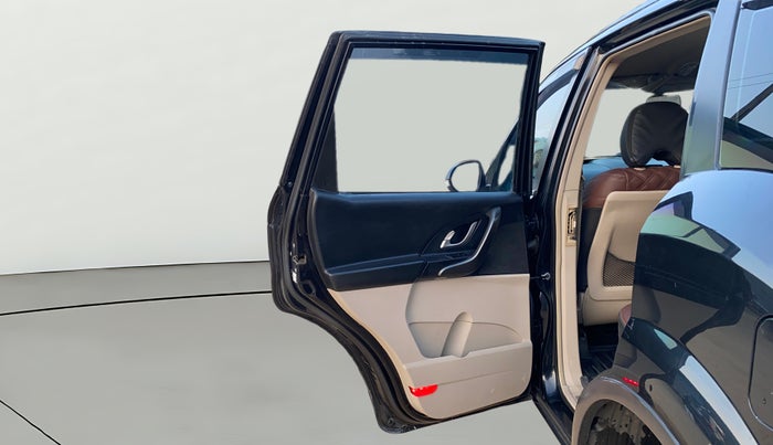 2016 Mahindra XUV500 W8, Diesel, Manual, 83,424 km, LHS Rear Door