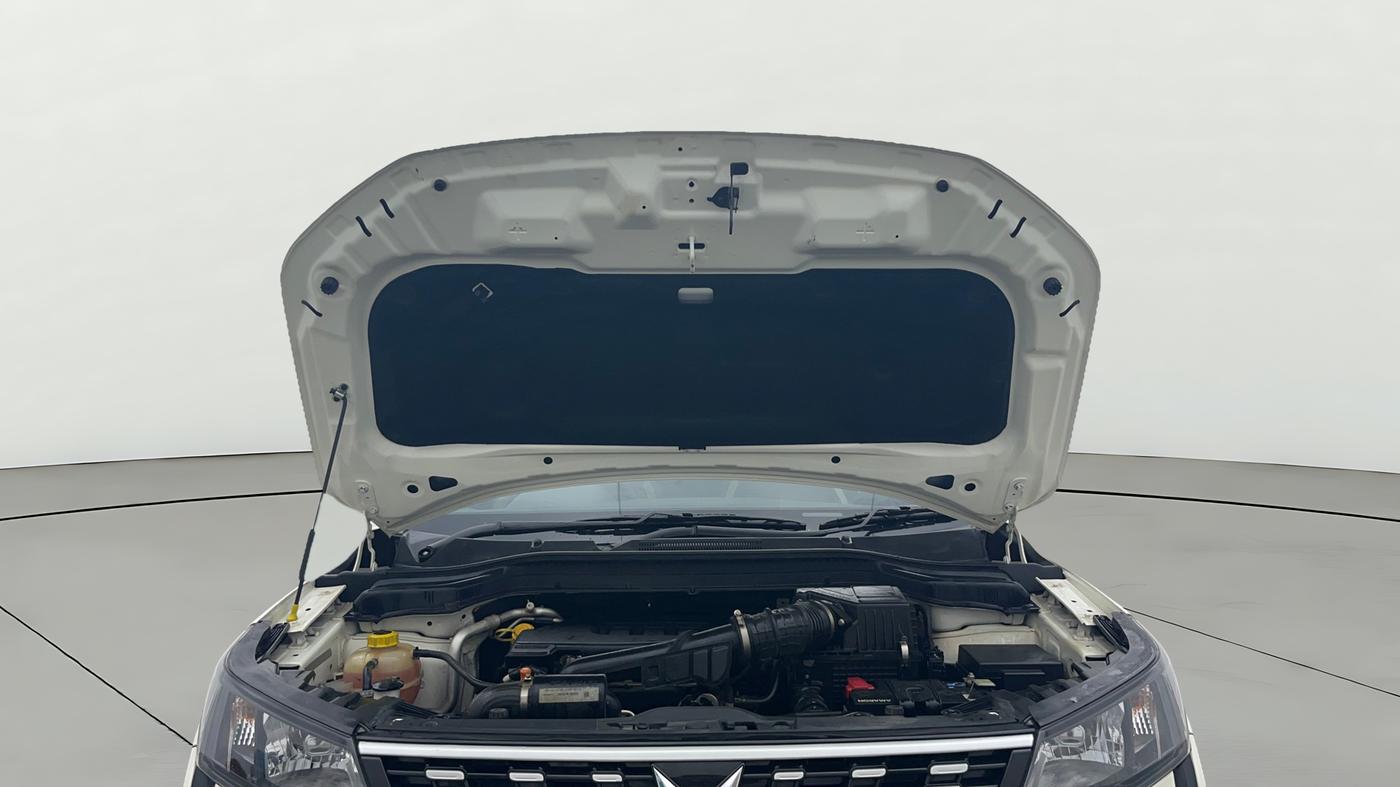 2022 Mahindra XUV300 W6 1.2 PETROL, Petrol, Manual, 20,824 km, Open Bonet
