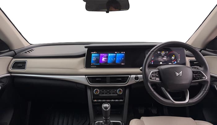 2023 Mahindra XUV700 AX 7 LUXURY D MT 7 STR, Diesel, Manual, 34,049 km, Dashboard