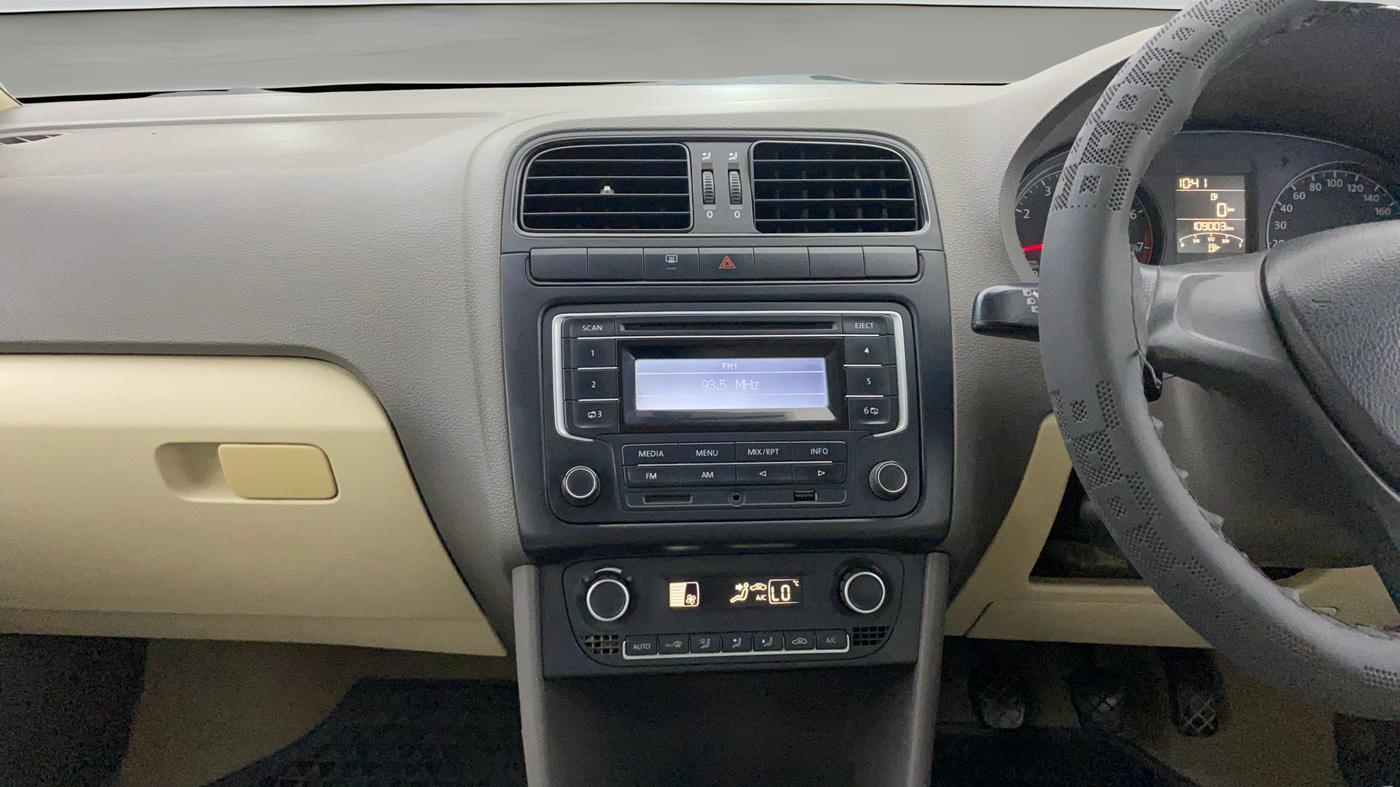 2015 Volkswagen Vento COMFORTLINE 1.6, Petrol, Manual, 1,08,866 km, Air Conditioner