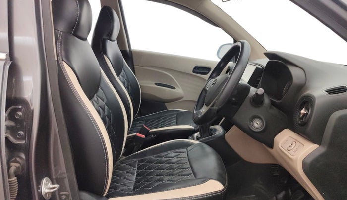 2020 Hyundai NEW SANTRO SPORTZ CNG, CNG, Manual, 1,15,243 km, Right Side Front Door Cabin