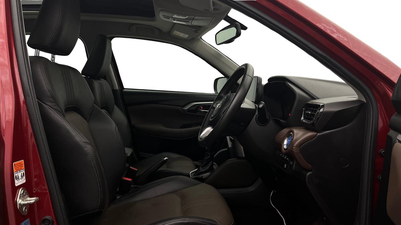 2023 Toyota URBAN CRUISER HYRYDER V HYBRID, Hybrid, Automatic, 69,429 km, Right Side Front Door Cabin