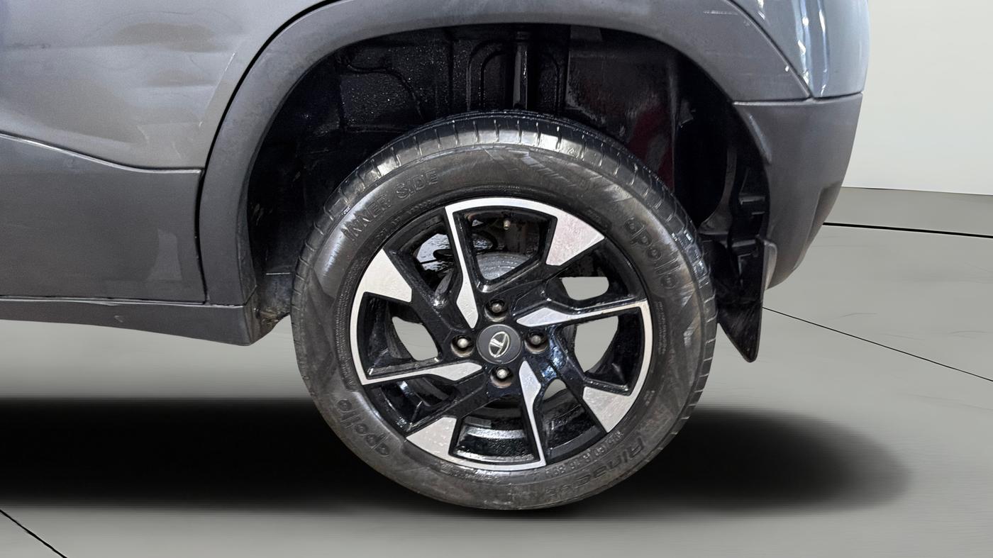 2022 Tata PUNCH ACCOMPLISHED AMT, Petrol, Automatic, 61,170 km, Left Rear Wheel