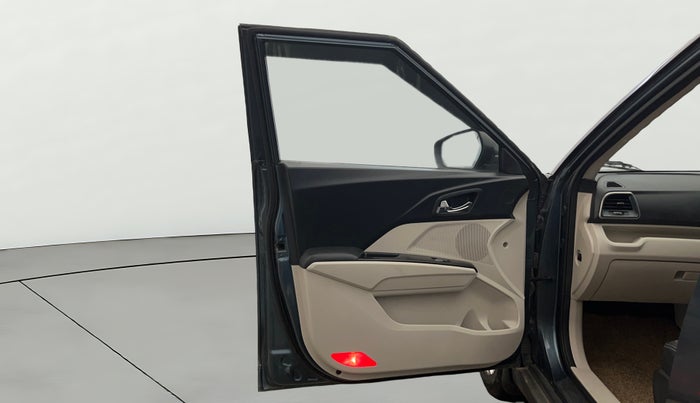 2019 Mahindra XUV300 W8 1.2 PETROL, Petrol, Manual, 92,693 km, LHS Front Door