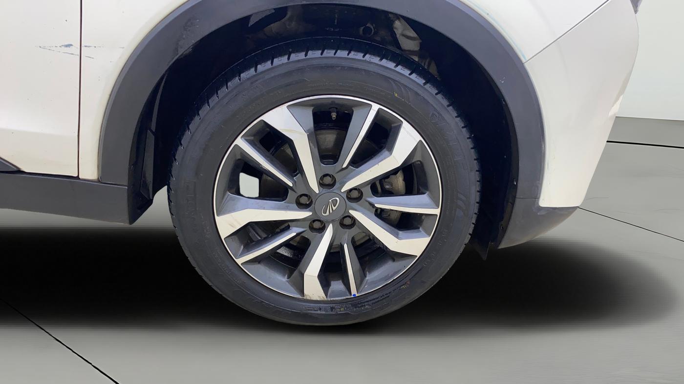 2021 Mahindra XUV300 W8 (O) 1.2 PETROL, Petrol, Manual, 78,893 km, Right Front Wheel