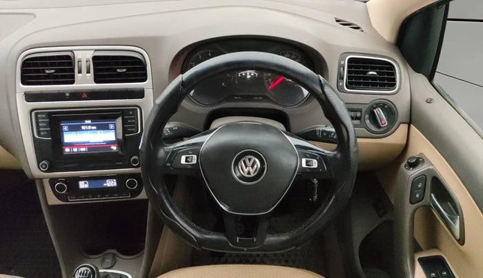 2016 Volkswagen Vento HIGHLINE 1.6 MPI, Petrol, Manual, 74,659 km, Steering Wheel Close Up